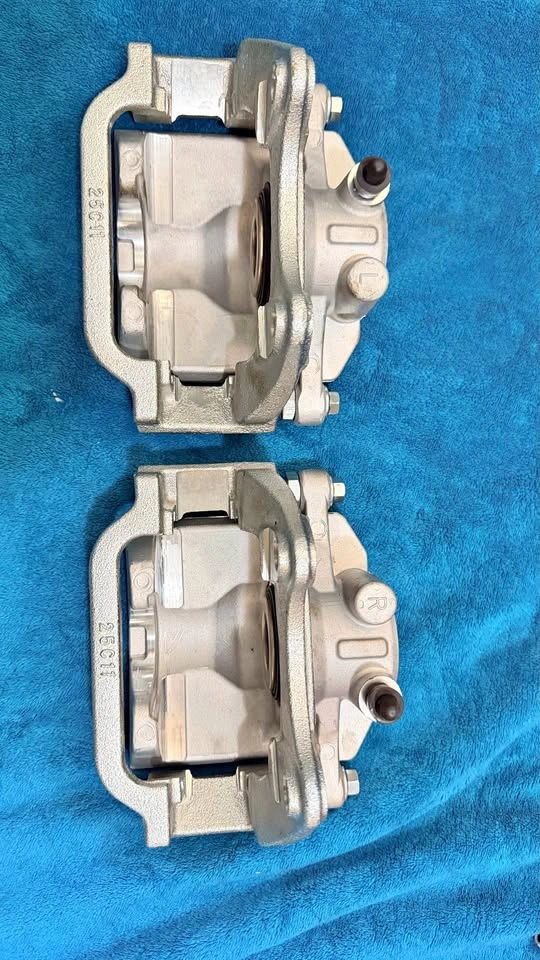 Rear Brake Caliper Set for Chevy, GMC and Cadillac