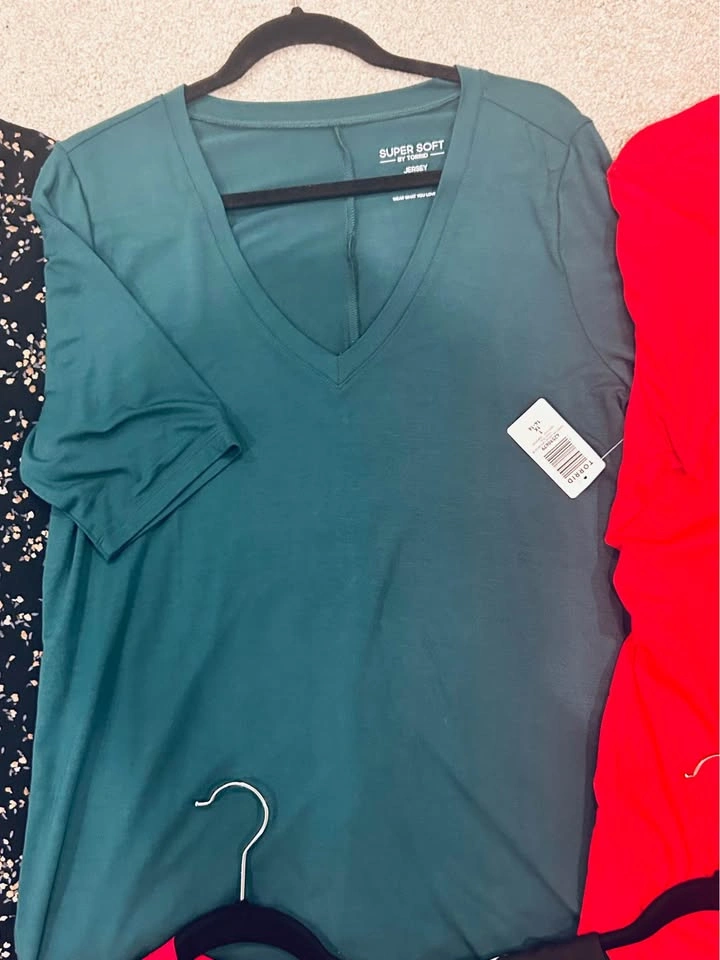 Women’s Torrid Size 1/2 Clothing Lot – 13 Pieces - photo 4