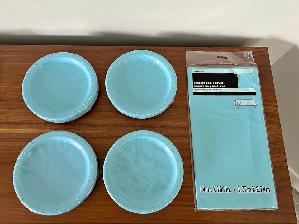Party Bundle – Plates + Tablecloth (Brand New)