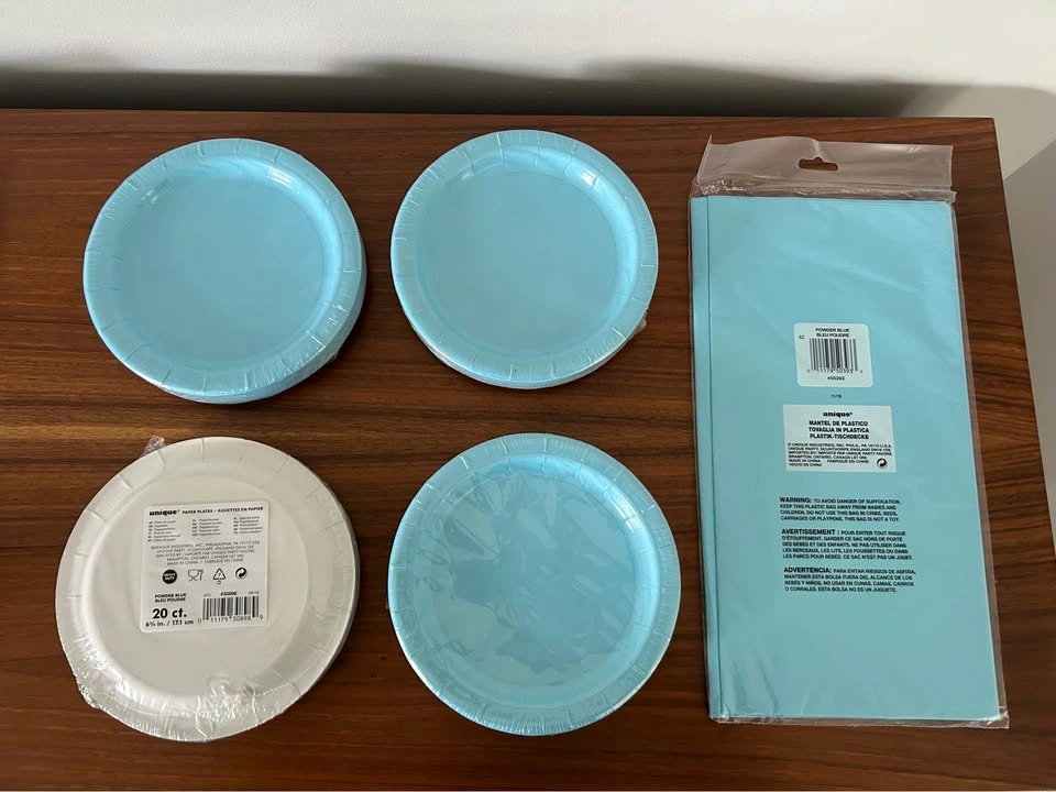 Party Bundle – Plates + Tablecloth (Brand New) - photo 2