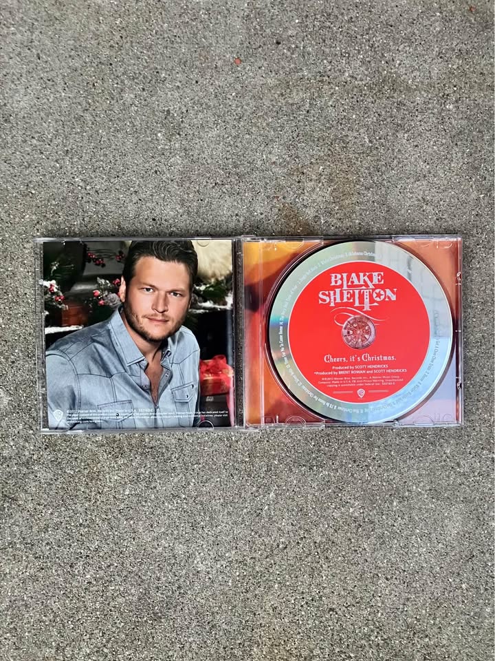 Blake Shelton - Cheers, It’s Christmas CD - photo 2