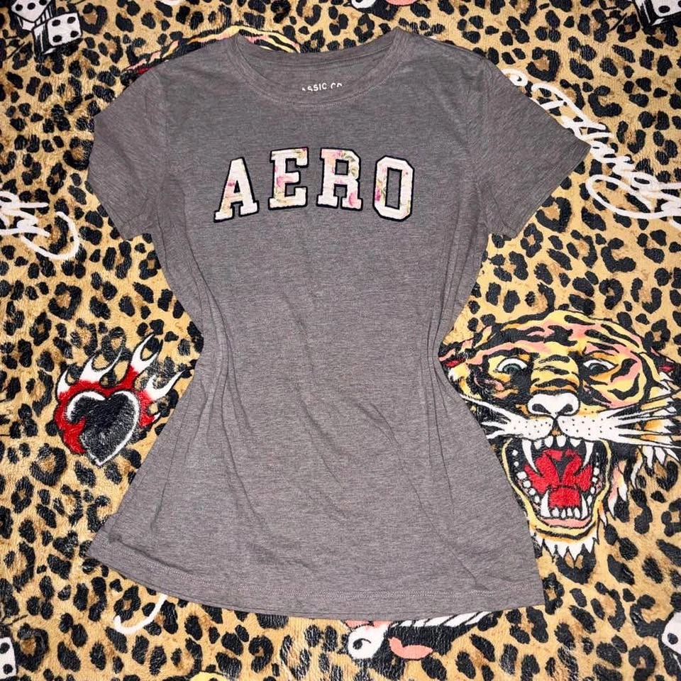 Aeropostale grey floral graphic tee size large