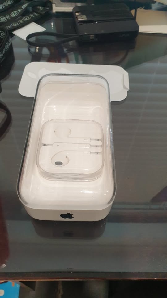 NEW Apple earpods in ear headphones w/lighting - photo 3