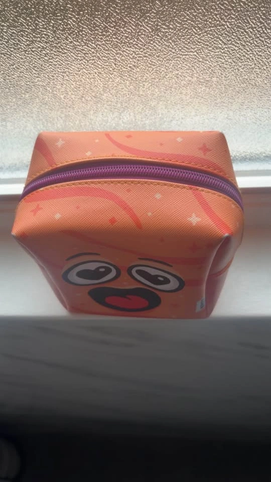 Cinnamon Toast Crunch travel/makeup bag - photo 3