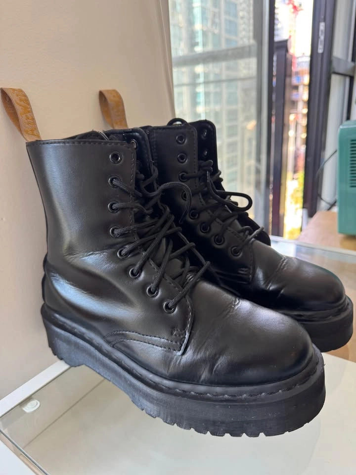 dr. Martens size 10 - photo 2