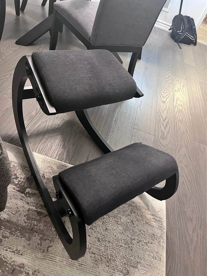 Ergonomic kneeling chair