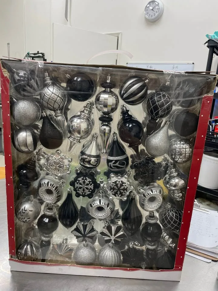 Xmas tree and ornaments image indicator(2)