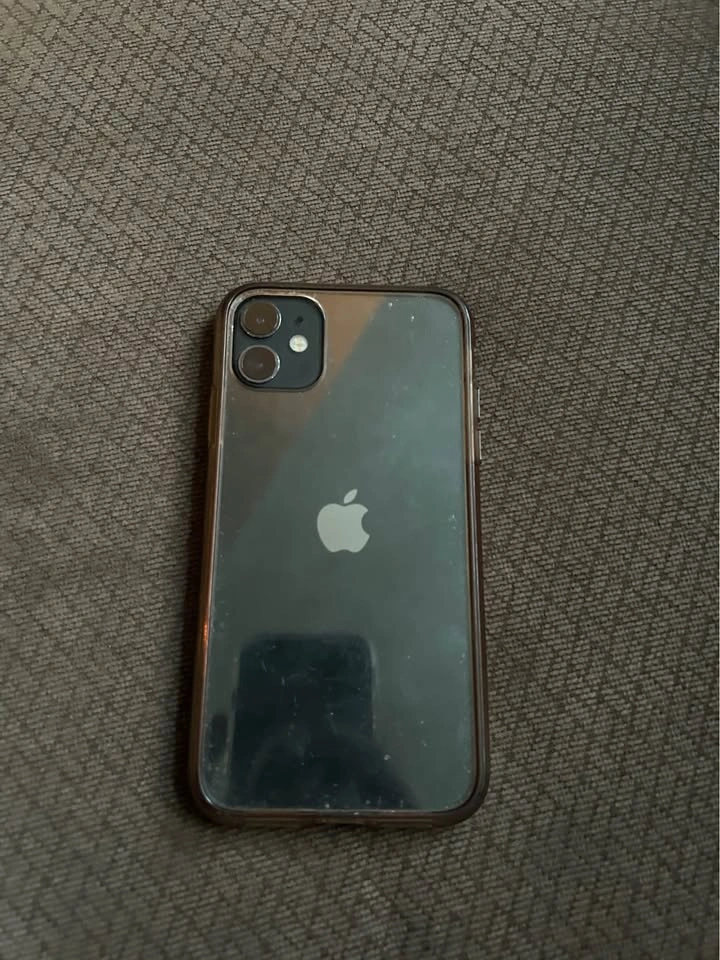 iPhone 11 - photo 2