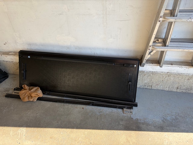 Leer Hard Shell Folding Tonneau Cover for Ford F150 5'5"