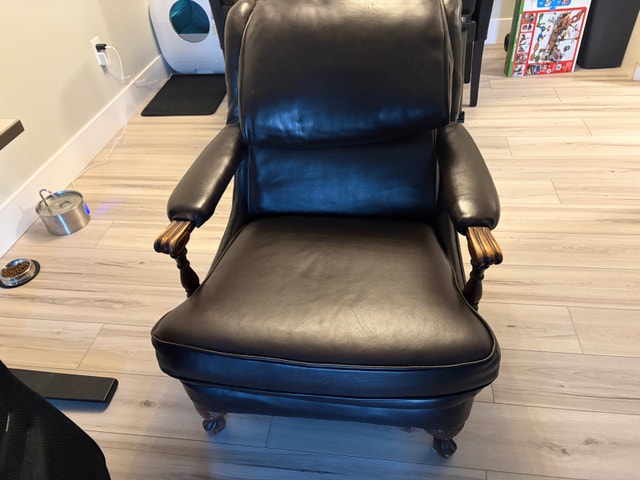 Antique Leather Chair - Professional refurbished