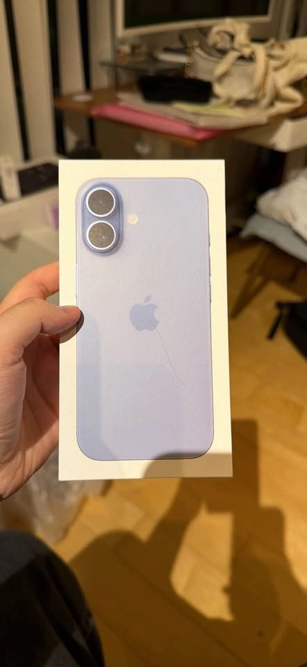 Apple Box - Mac book pro, iPhone 17, AirPod 4 - photo 3