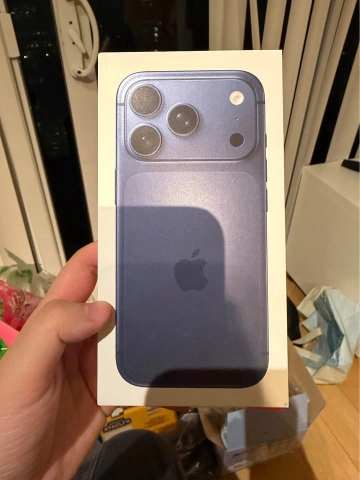 Apple Box - Mac book pro, iPhone 17, AirPod 4 - photo 4