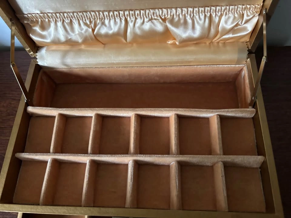 Vintage Mele Automatic Cantilever Jewelry Box Gold Faux Leather - photo 2