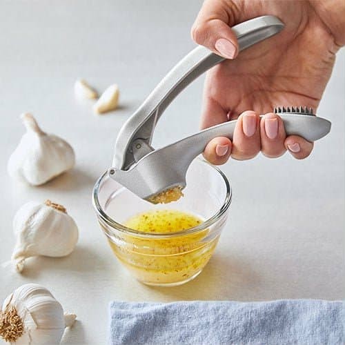 Pampered Chef Garlic Press # 2575 with Cleaning Tool - photo 2