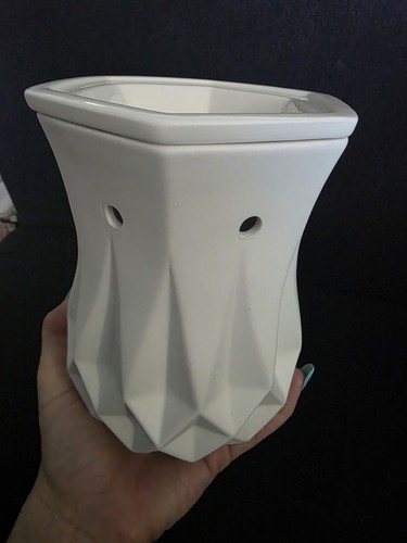 SCENTSY ALABASTER WHITE WAX WARMER, FULL SIZE, ELECTRIC GEOMETRI