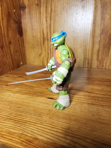 2012 Viacom TMNT Teenage Mutant Ninja Turtles LEONARDO 4.5" - photo 2