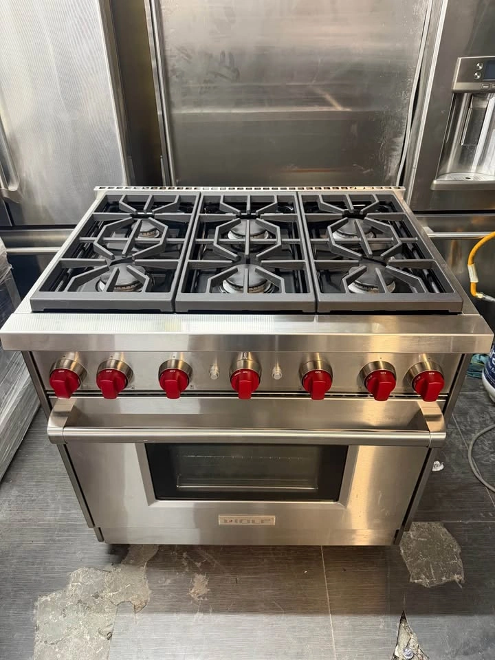 Wolf 6-Burner Gas Range - photo 3