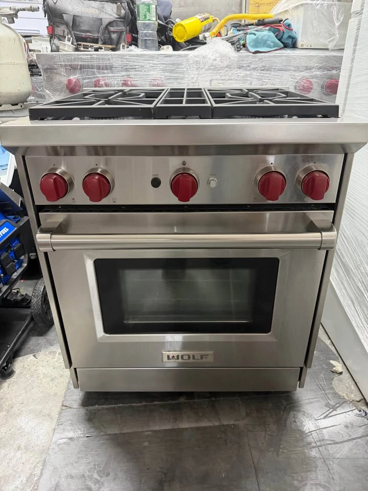 Wolf 30" Professional Gas Range - photo 2