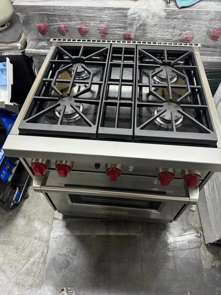 Wolf 30" Professional Gas Range - photo 3