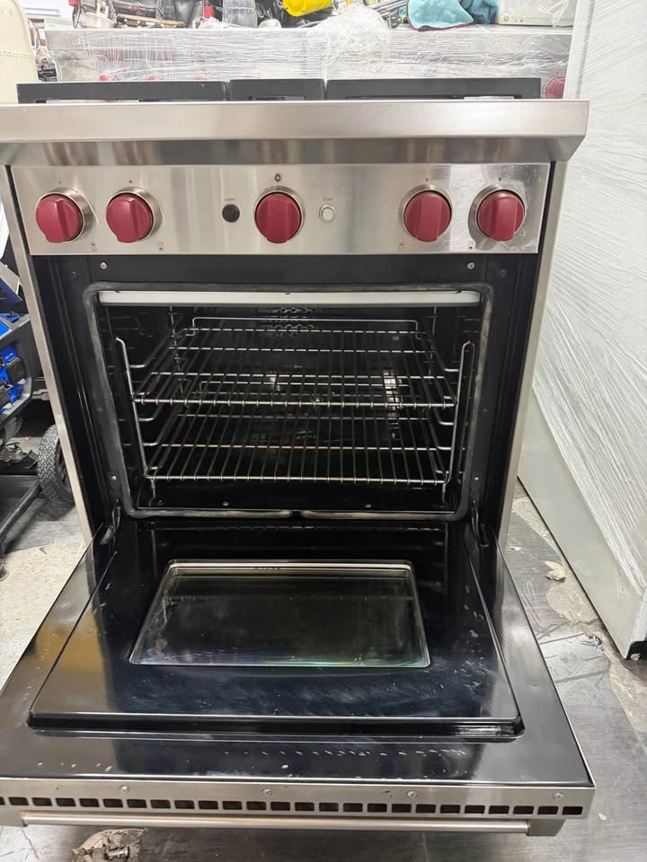 Wolf 30" Professional Gas Range - photo 4