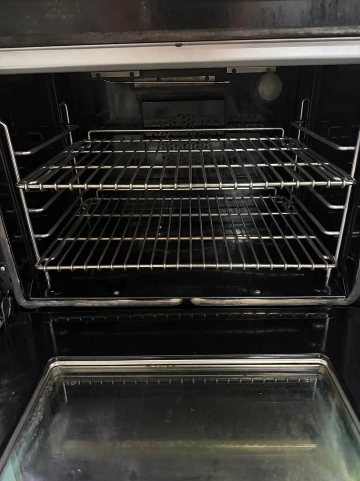 Wolf 30" Professional Gas Range - photo 5