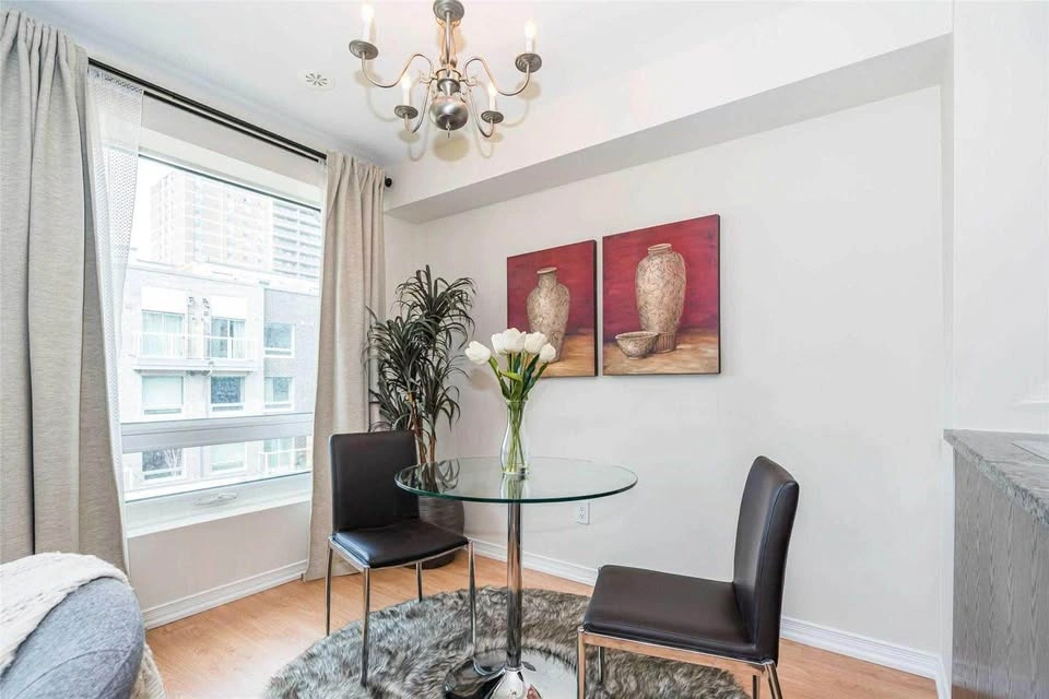 2 Beds 2 Baths - Townhouse - photo 3