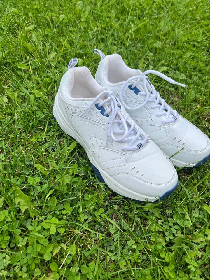 White Athletic Sneakers / Walking Shoes – Men's Size US 9 - photo 2