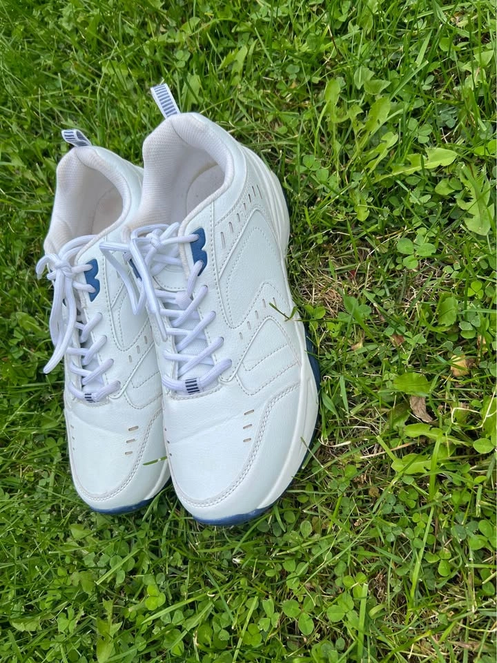 White Athletic Sneakers / Walking Shoes – Men's Size US 9 - photo 3