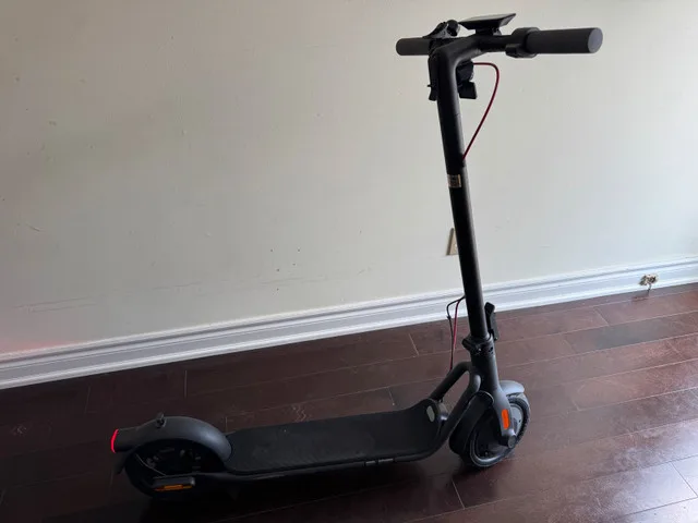 Navee V25 Pro Scooter thumbnail