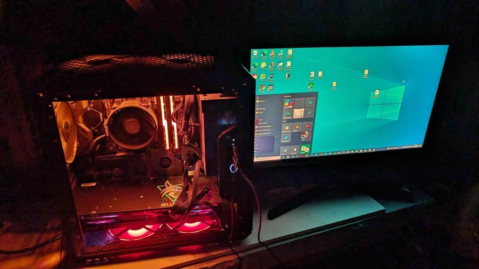 Custom Desktop PC – 32GB RGB RAM / RX 6700 XT 12GB / X570 Wi-Fi