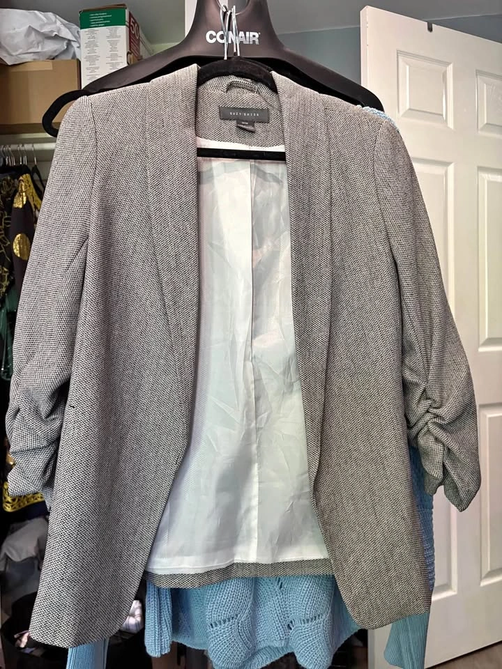 Suzy Shier Grey Herringbone Ruched Sleeve Blazer Size M