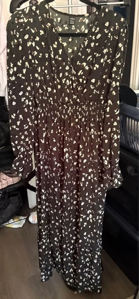SHEIN and Assorted Long Sleeve Maxi Dresses Bundle - Lot of 5 - photo 2