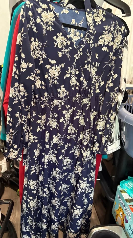 SHEIN and Assorted Long Sleeve Maxi Dresses Bundle - Lot of 5 - photo 4