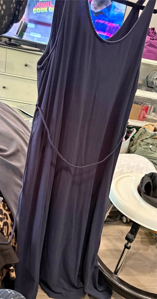 Maternity clothes