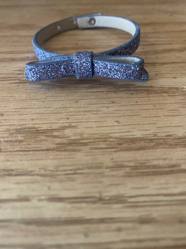Bracelet- Grey sparkle leather bow snap-back bracelet - preowned