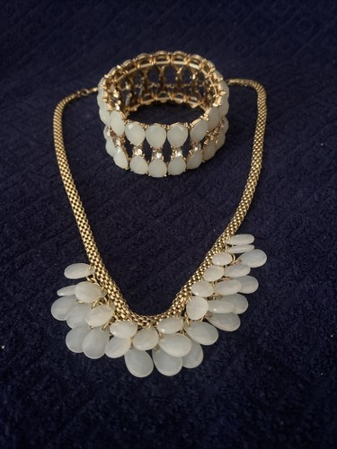 Iridescent Teardrop Stone Necklace and Stretch Bracelet Set