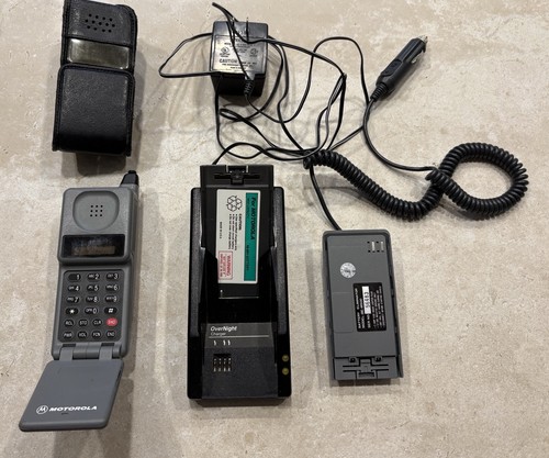 Vintage Motorola MicroTAC Flip Cell Phone Bundle - photo 2