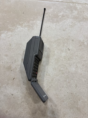 Vintage Motorola MicroTAC Flip Cell Phone Bundle - photo 5