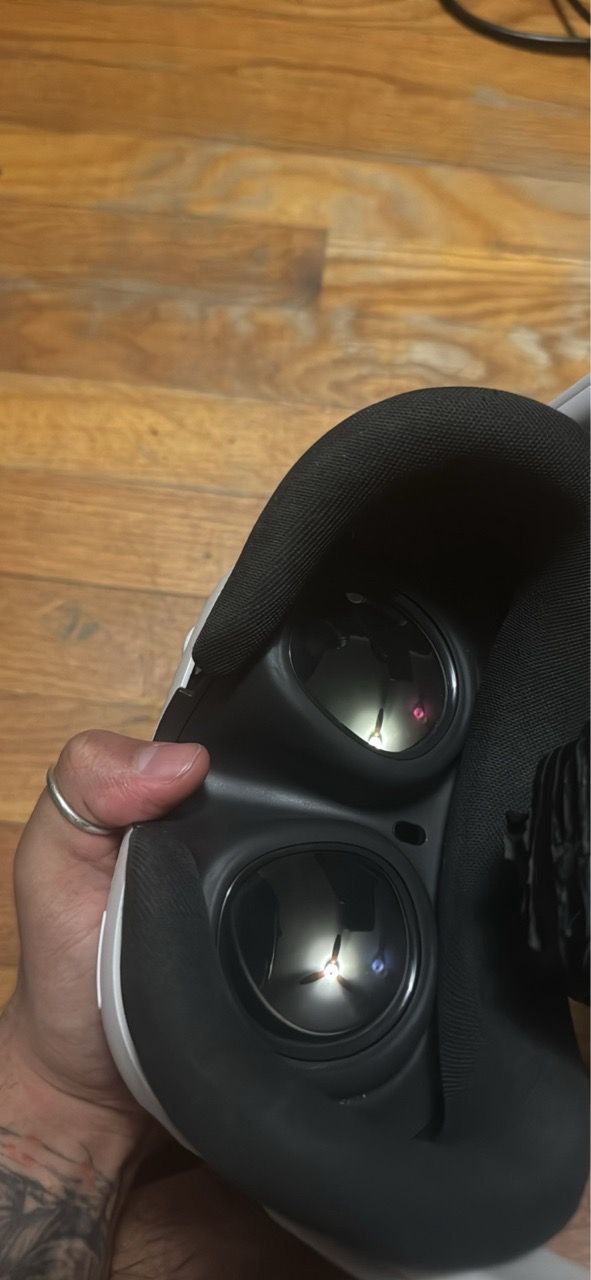 Quest 3 w/ battery pack and quest pro controllers - photo 3