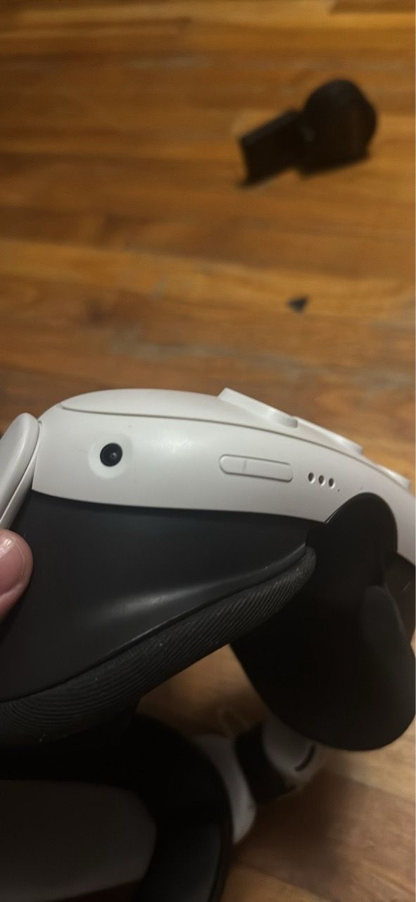 Quest 3 w/ battery pack and quest pro controllers - photo 5
