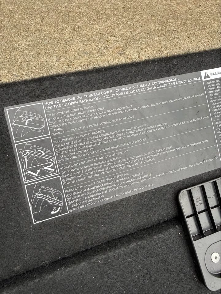 OEM Infiniti Tonneau Cargo Cover 2014–2018 - photo 3