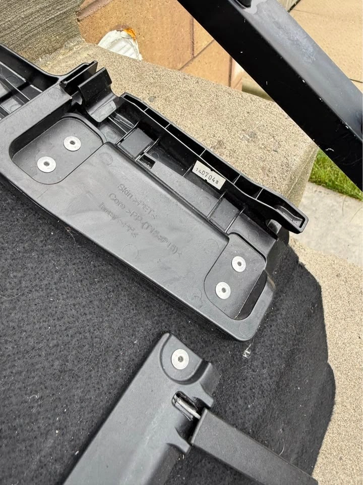 OEM Infiniti Tonneau Cargo Cover 2014–2018 - photo 4
