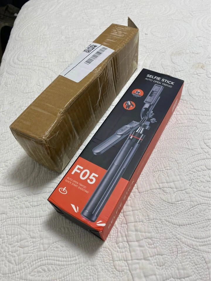 Auto-Opening Tripod Selfie Stick for Smartphones - photo 5