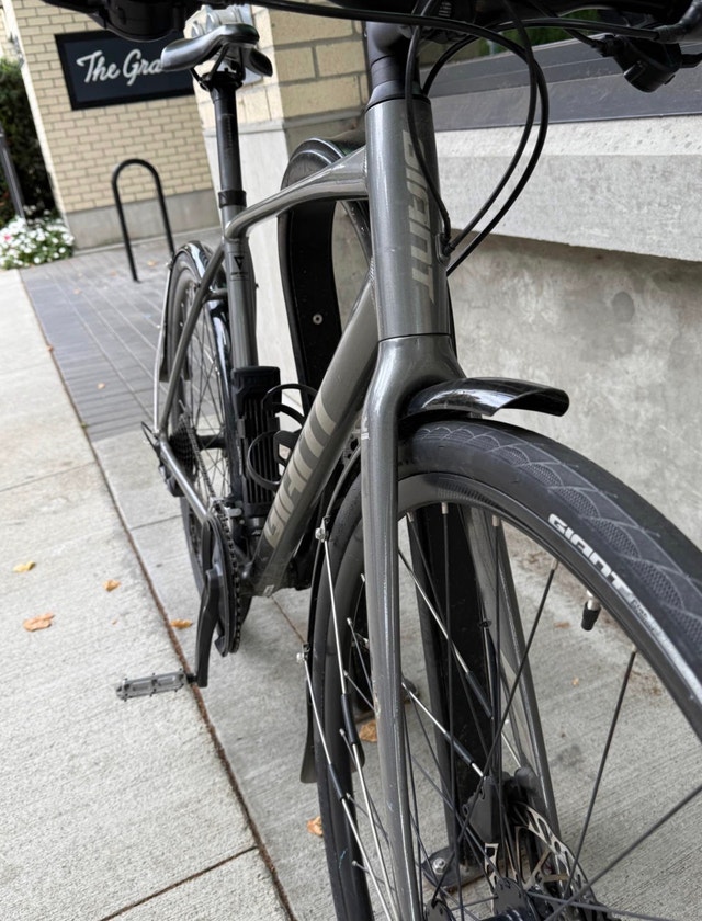 Giant Escape 1 Disc (Large) – Premium Commuter Pack