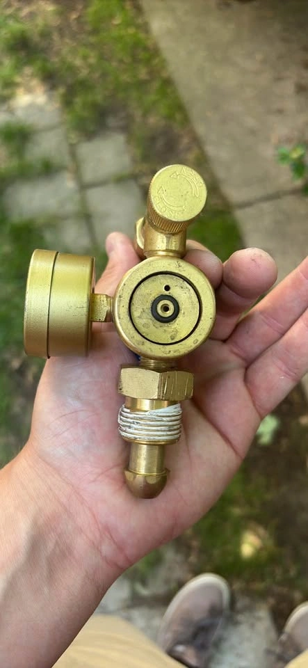 Acetylene regulator - photo 3