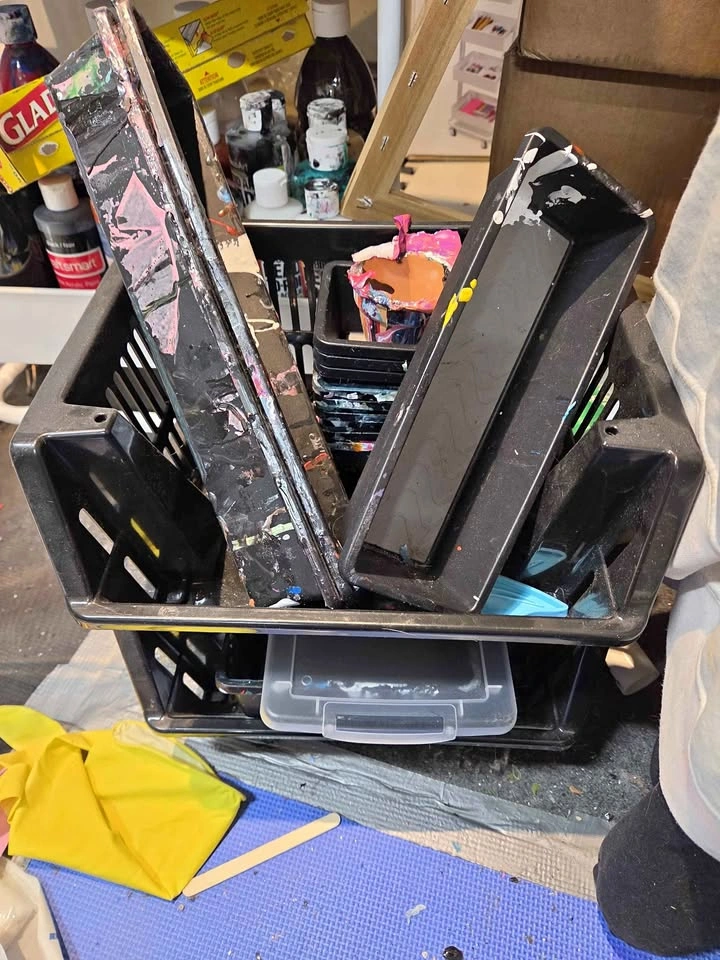 Free items: Tupperware, containers, and wallet alot more
