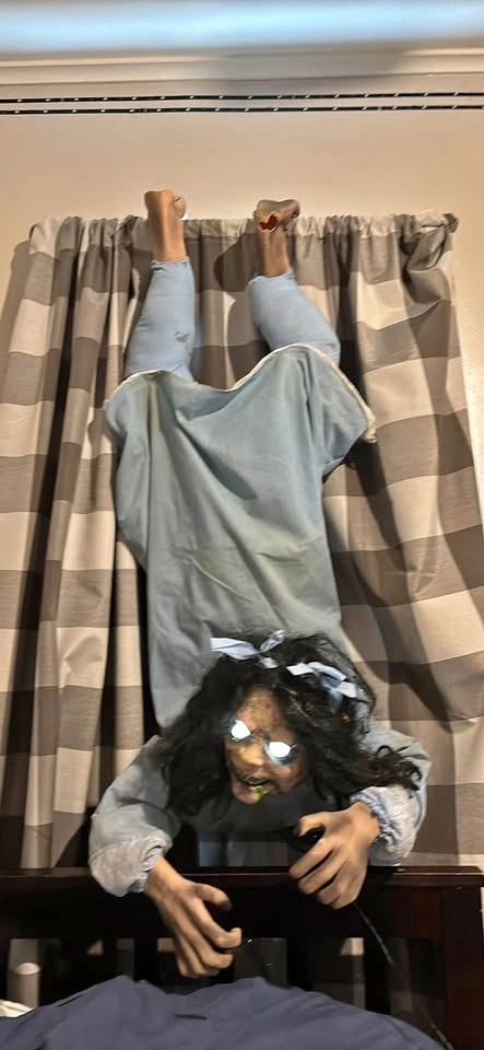 Possessed Wall-hanger Animatronic