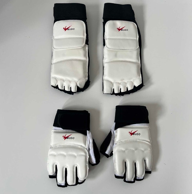 Complete Mudo Taekwondo Sparring Gear Set – Like New - photo 4