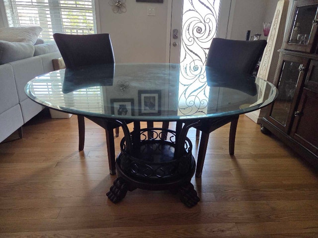 Elegant Round Glass Dining Table Set – Must Go!