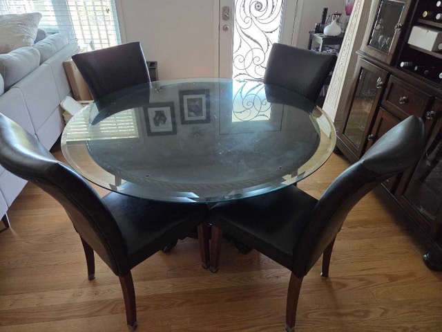 Elegant Round Glass Dining Table Set – Must Go! - photo 2